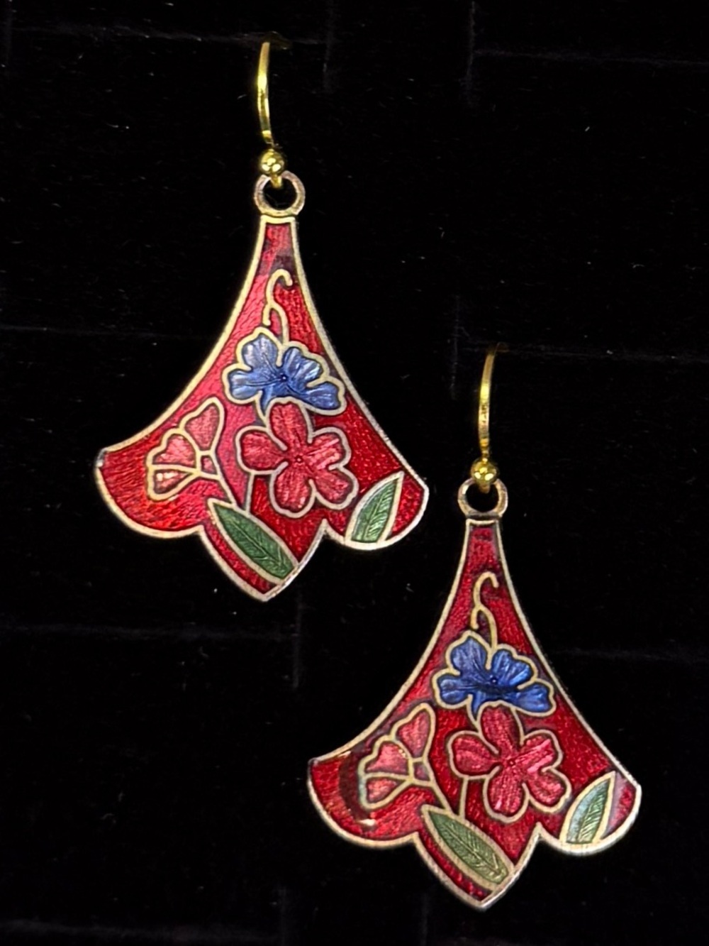 Red Floral Cloisonné Fan Shape Pierced Dangle Earrings Gold Tone